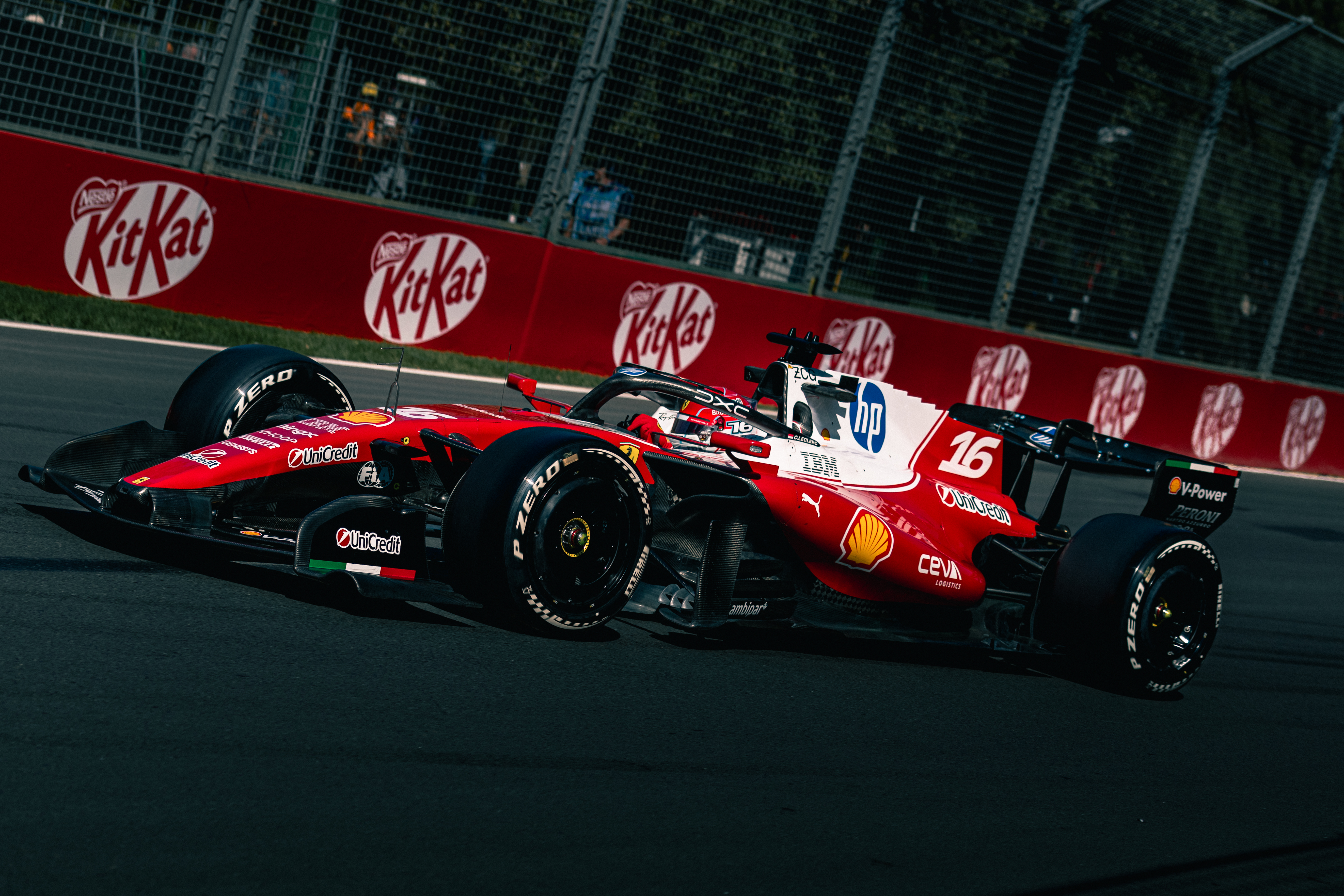Formula 1 race weekend in Melbourne — photograph 15 by Harry Liu