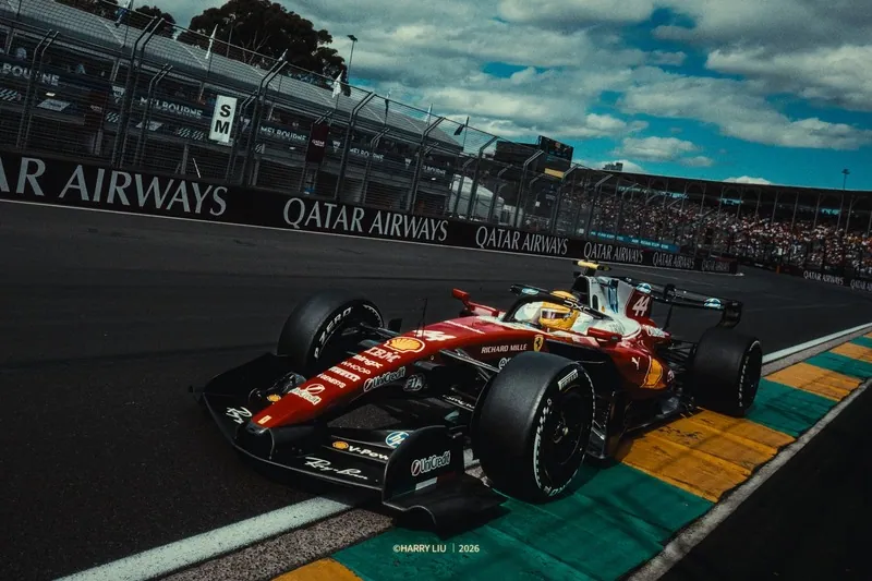 Formula 1 race weekend in Melbourne — photograph 06 by Harry Liu